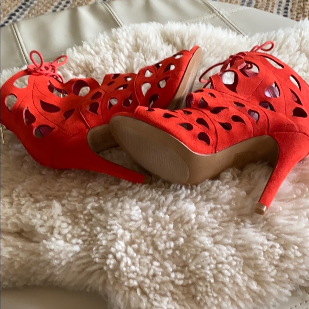 Heels - Picture 3 of 4